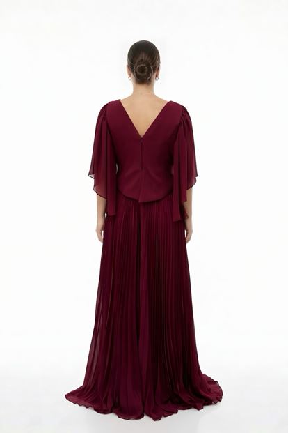 فستان سهرة بورغندي مزين ومطوي بمقاسات كبيرة